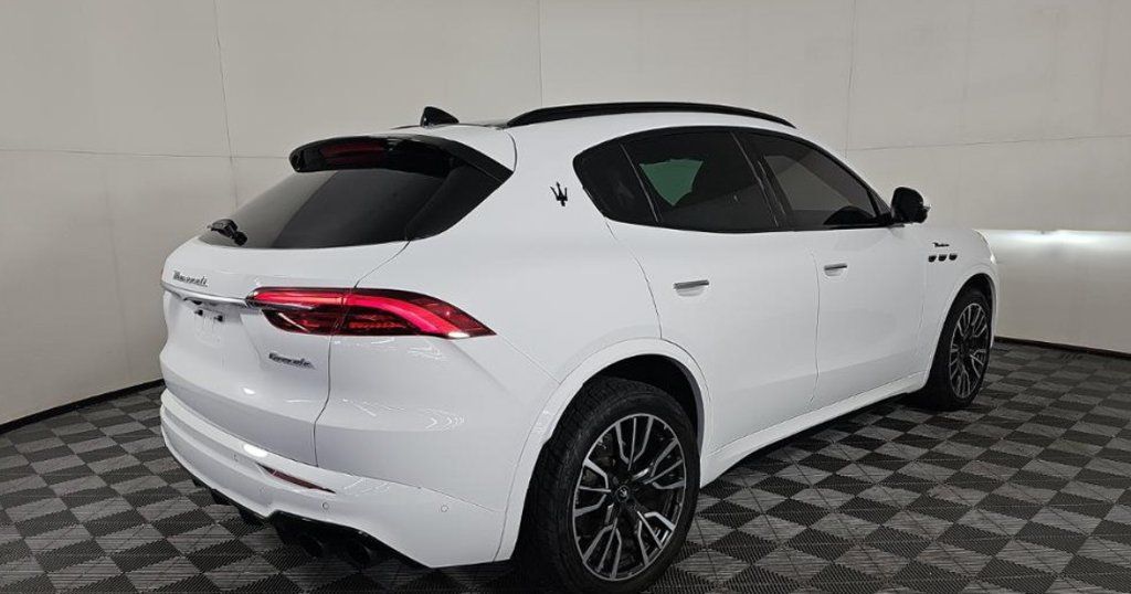 Used 2023 Maserati Grecale Modena AWD/4WD image 2