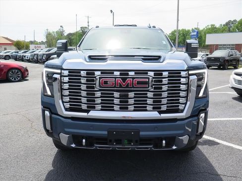 Used 2024 GMC Sierra 2500 Denali w/ Denali Reserve Package AWD/4WD image 9