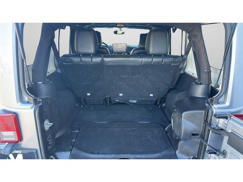 Used 2013 Jeep Wrangler Unlimited Sahara w/ Connectivity Group AWD/4WD image 27
