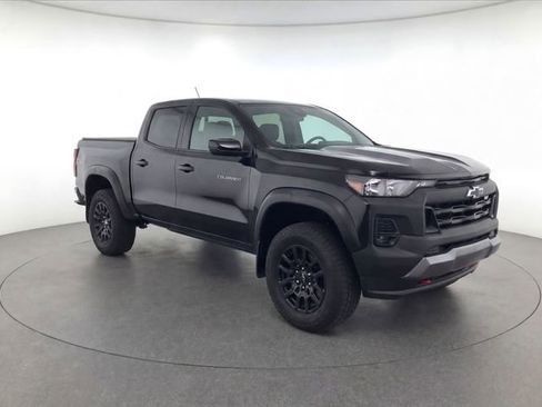 Used 2024 Chevrolet Colorado Trail Boss w/ Advanced Trailering Package AWD/4WD image 2