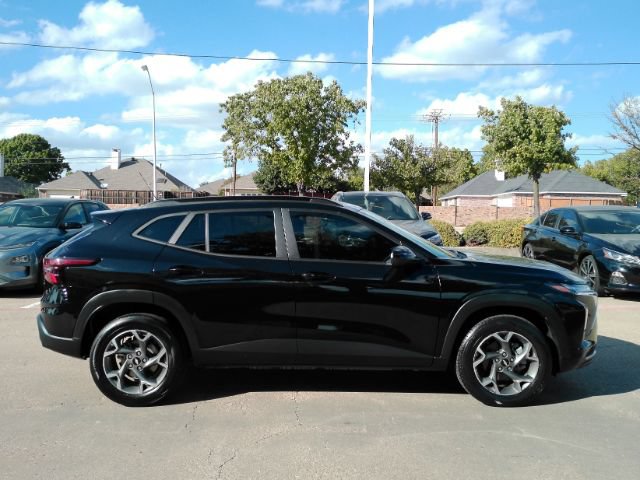 Used 2026 Chevrolet Trax LT w/ Sunroof Package FWD image 5