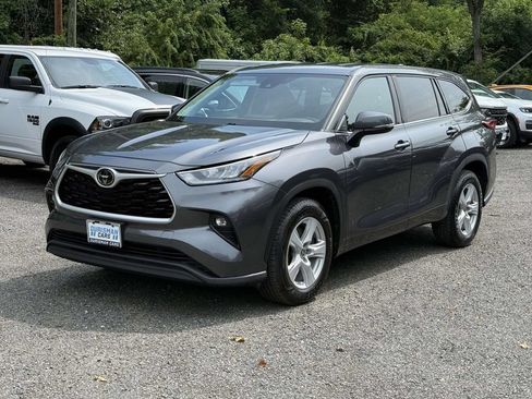 Used 2020 Toyota Highlander LE FWD image 5
