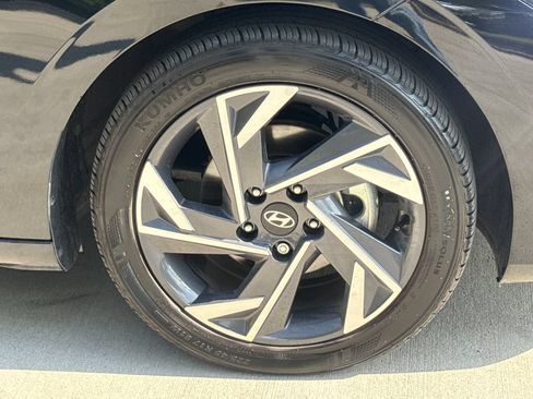 Used 2025 Hyundai Elantra Sport FWD image 11