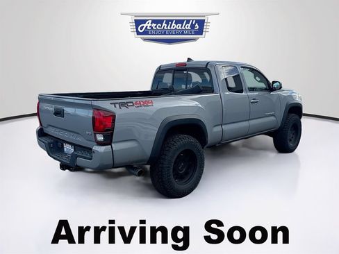 Used 2018 Toyota Tacoma TRD Off-Road w/ Exterior Package AWD/4WD image 5