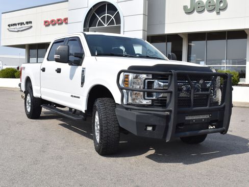 Used 2019 Ford F250 XLT w/ FX4 Off-Road Package image 3