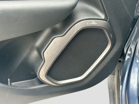 Used 2023 Jeep Renegade Latitude w/ Premium Group AWD/4WD image 19