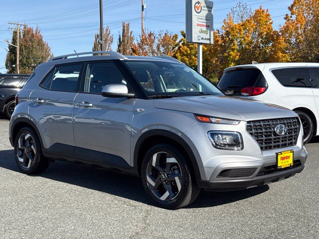 Used 2025 Hyundai Venue SEL FWD image 1