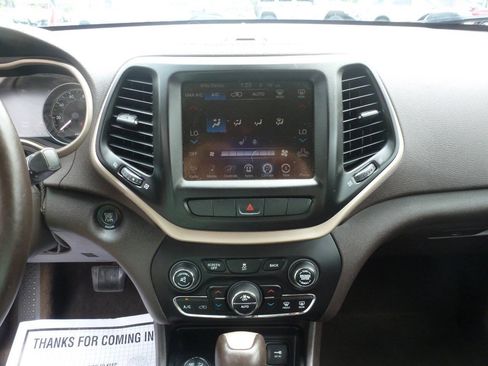 Used 2014 Jeep Cherokee Trailhawk w/ Comfort/Convenience Group AWD/4WD image 27