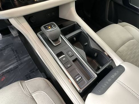 Used 2023 Nissan Pathfinder SV image 18