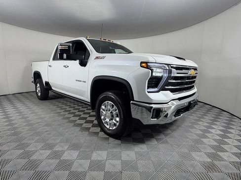 Used 2024 Chevrolet Silverado 3500 LTZ w/ LTZ Premium Package AWD/4WD image 3