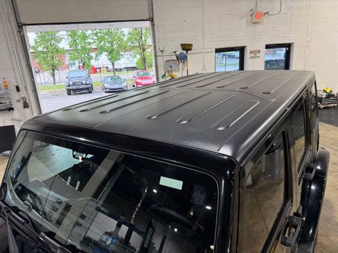 Used 2011 Jeep Wrangler Unlimited Sahara w/ Connectivity Group AWD/4WD image 9