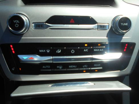 Used 2023 Ford Explorer XLT w/ Equipment Group 202A image 12