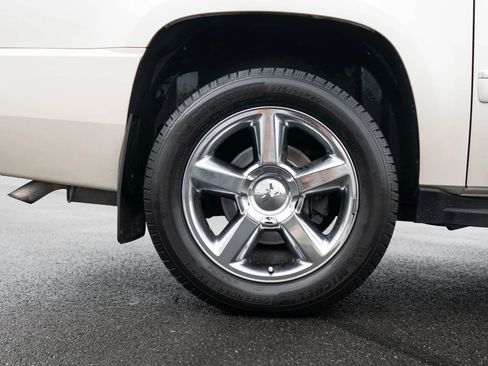 Used 2013 Chevrolet Suburban LTZ image 16