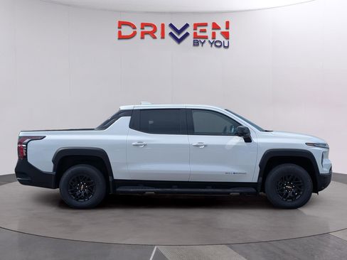 New 2025 Chevrolet Silverado EV LT image 6