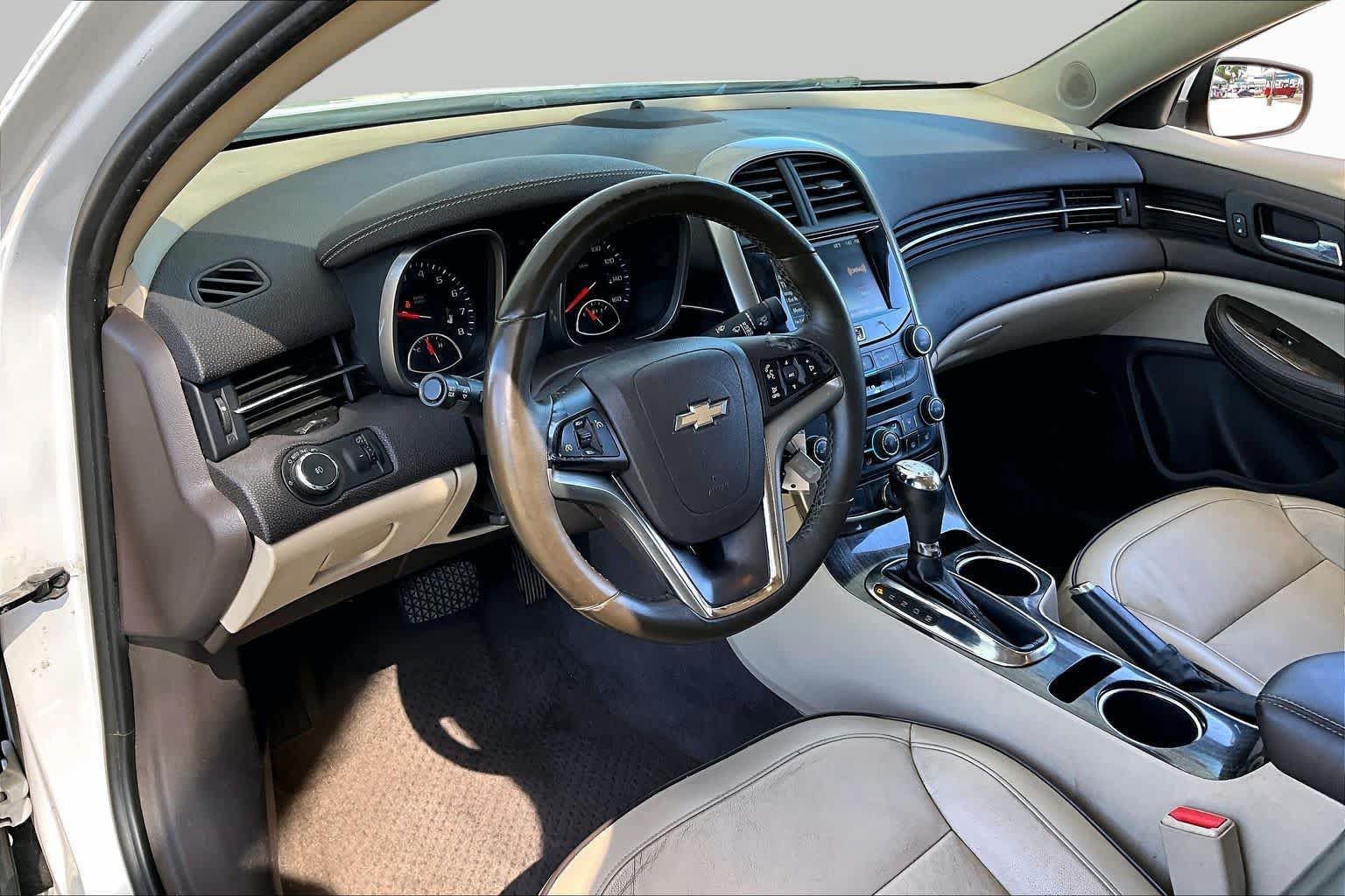 Used 2015 Chevrolet Malibu LT w/ Leather Package FWD image 17