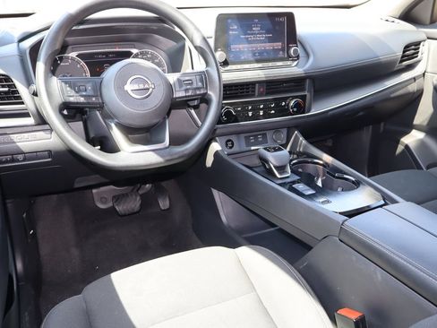 Used 2024 Nissan Rogue S FWD image 4