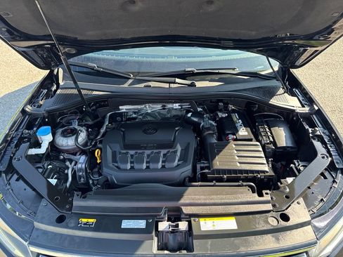Certified 2022 Volkswagen Tiguan SE FWD image 8