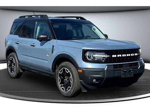 Used 2025 Ford Bronco Sport Outer Banks w/ Outer Banks Tech Package+ image 2