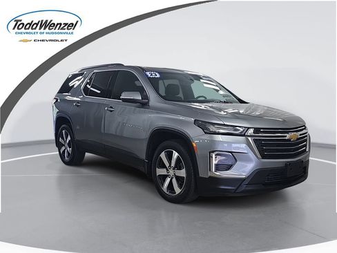Used 2023 Chevrolet Traverse LT w/ LT Premium Package AWD/4WD image 1