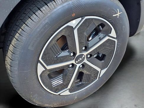 New 2025 Kia Niro EX image 21