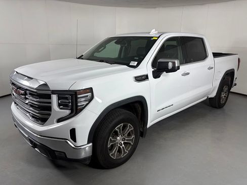 Used 2025 GMC Sierra 1500 SLT RWD image 4