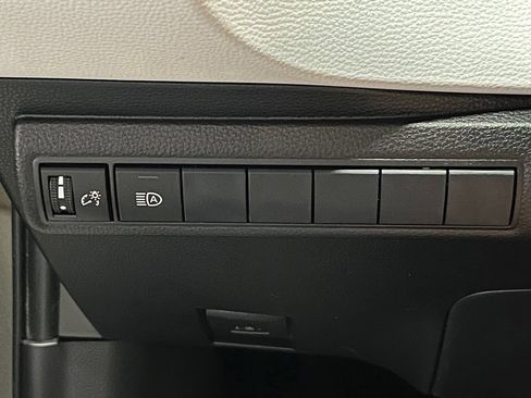 Used 2019 Toyota Corolla SE FWD image 11