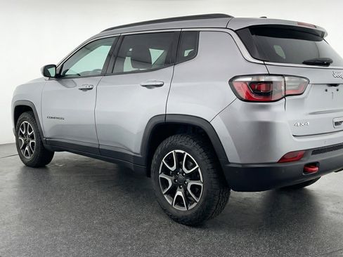 Used 2025 Jeep Compass Trailhawk image 6