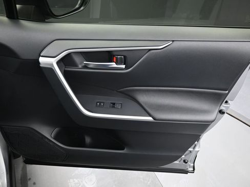 Used 2025 Toyota RAV4 XLE image 36