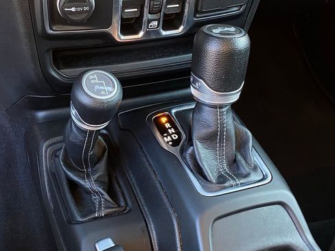 Used 2024 Jeep Wrangler Unlimited Sahara AWD/4WD image 20