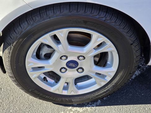 Used 2014 Ford Fiesta SE image 9