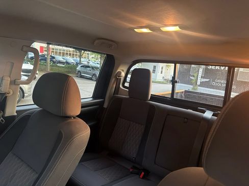 Used 2022 Nissan Titan S AWD/4WD image 14