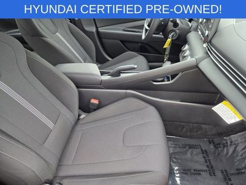 Certified 2025 Hyundai Elantra SE FWD image 13