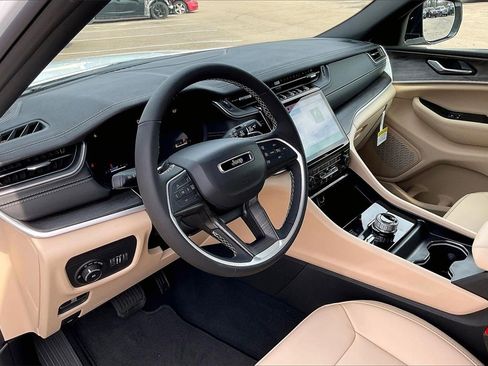 New 2025 Jeep Grand Cherokee L Limited image 6