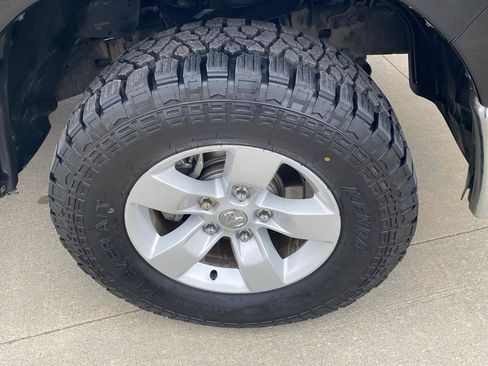 Used 2014 RAM 1500 Classic SLT AWD/4WD image 12