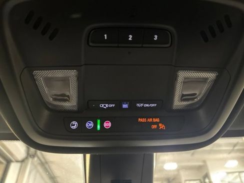 Used 2023 Chevrolet Traverse LT w/ LT Premium Package AWD/4WD image 23