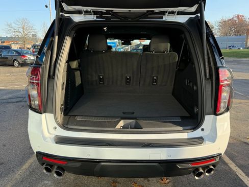Used 2024 Chevrolet Suburban Z71 w/ Off-Road Capability Package image 5