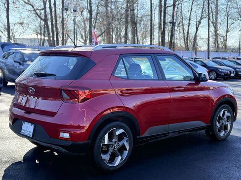 Used 2023 Hyundai Venue Limited image 6