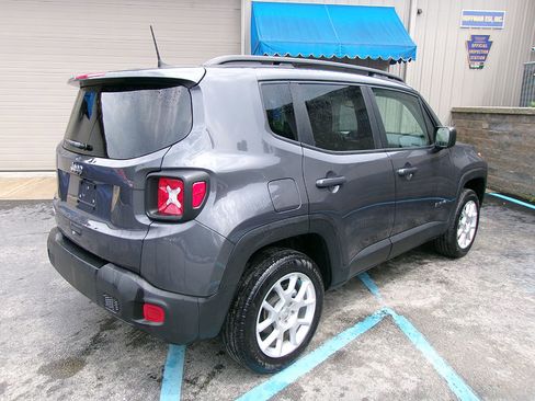 Used 2023 Jeep Renegade Latitude w/ Premium Group image 7