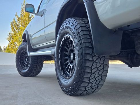 Used 2000 Toyota 4Runner SR5 AWD/4WD image 25