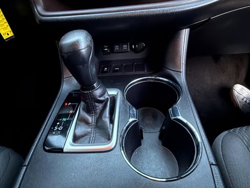 Used 2019 Toyota Highlander LE image 32