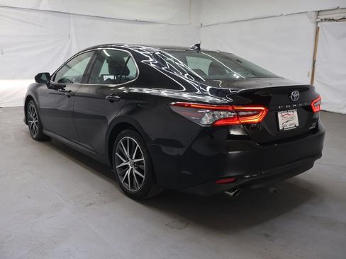 Used 2024 Toyota Camry XLE FWD image 5