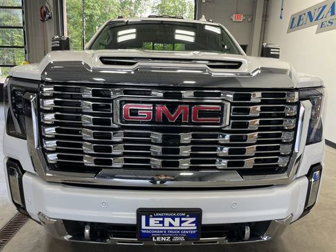Used 2024 GMC Sierra 3500 Denali AWD/4WD image 3