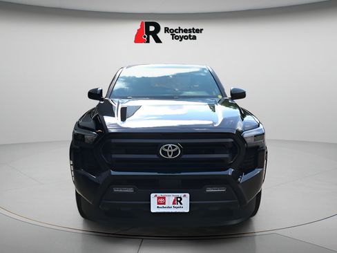 Certified 2025 Toyota Tacoma SR5 AWD/4WD image 2