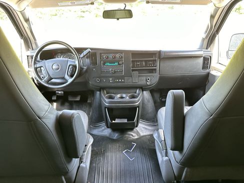 Used 2023 GMC Savana 2500 w/ Driver Convenience Package image 10