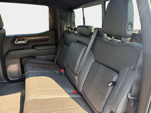 Used 2023 Chevrolet Silverado 1500 High Country w/ High Country Premium Package AWD/4WD image 9