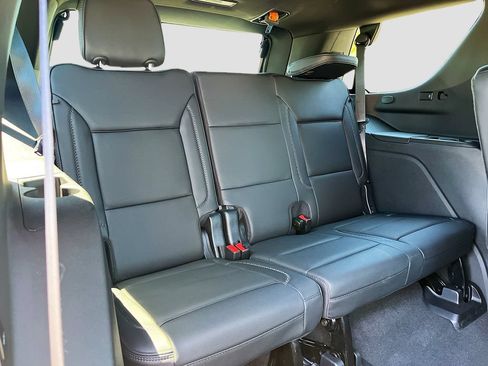 Used 2023 GMC Yukon Denali w/ Advanced Technology Package AWD/4WD image 29