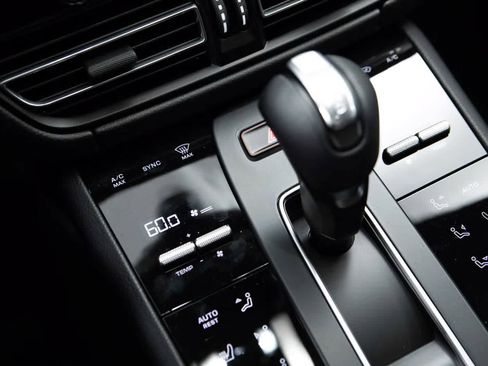 Certified 2026 Porsche Macan AWD/4WD image 29