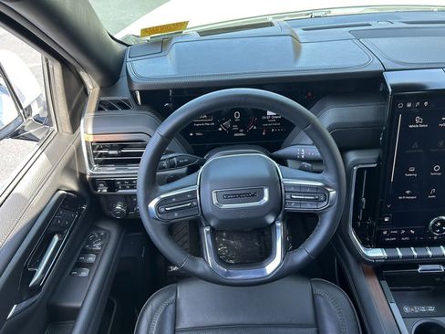 Used 2025 GMC Yukon Denali image 25