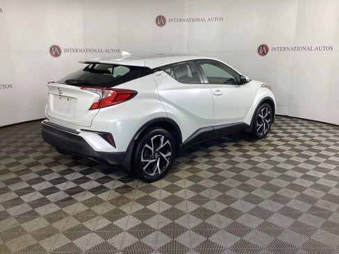 Used 2018 Toyota C-HR XLE image 4