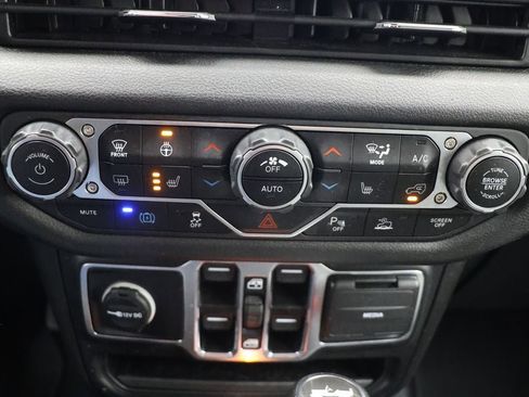 Used 2024 Jeep Wrangler Unlimited w/ Convenience Group image 23